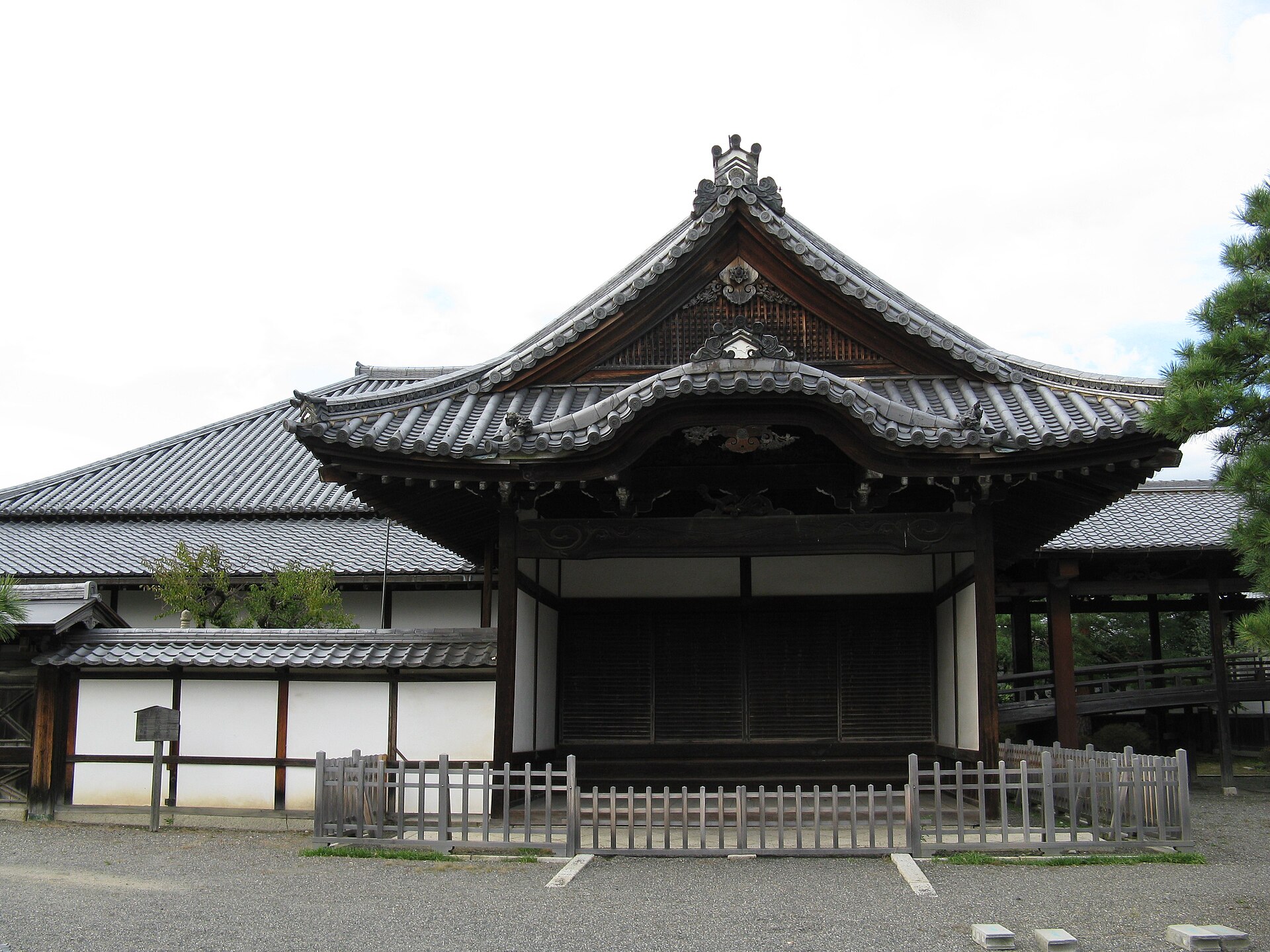 大通寺の大広間玄関